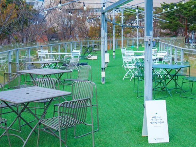 ナル公園を見下ろすチケット売り場のルーフトップ席